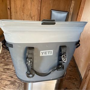 Yeti Hopper M30 - NWT